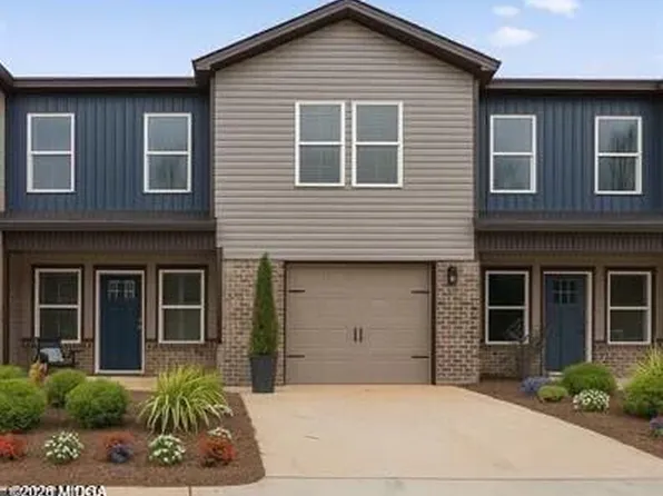 302 Beau Claire Cir, Byron, GA 31008