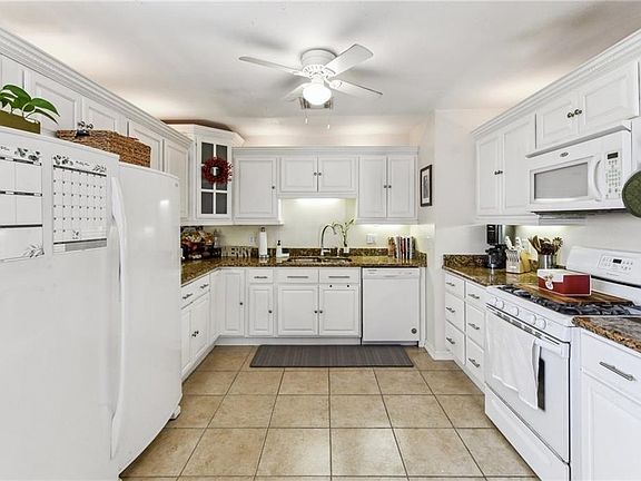 5th image of 2109 James Dr