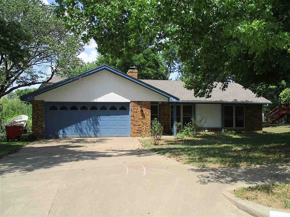 1st image of 131 Spruce Dr