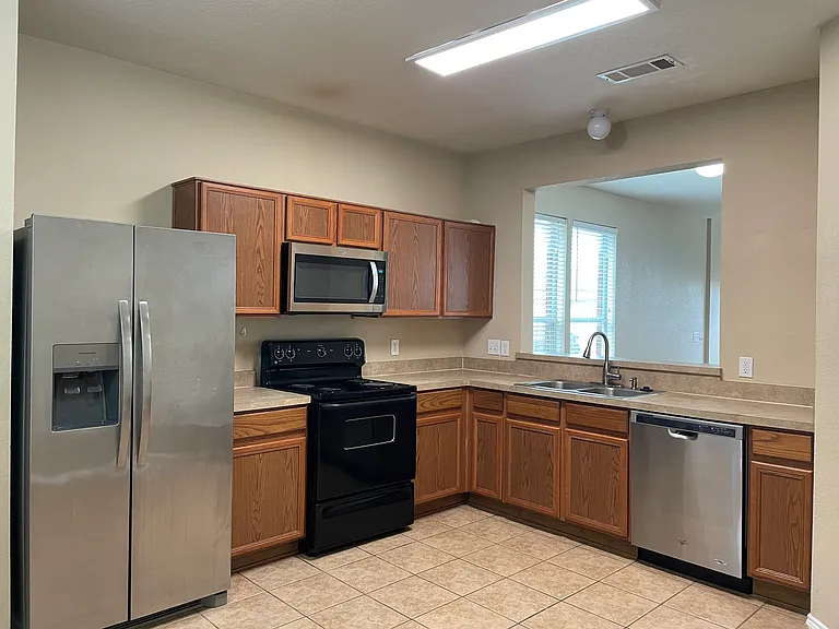 2620 Tilden Dr — Photo 4