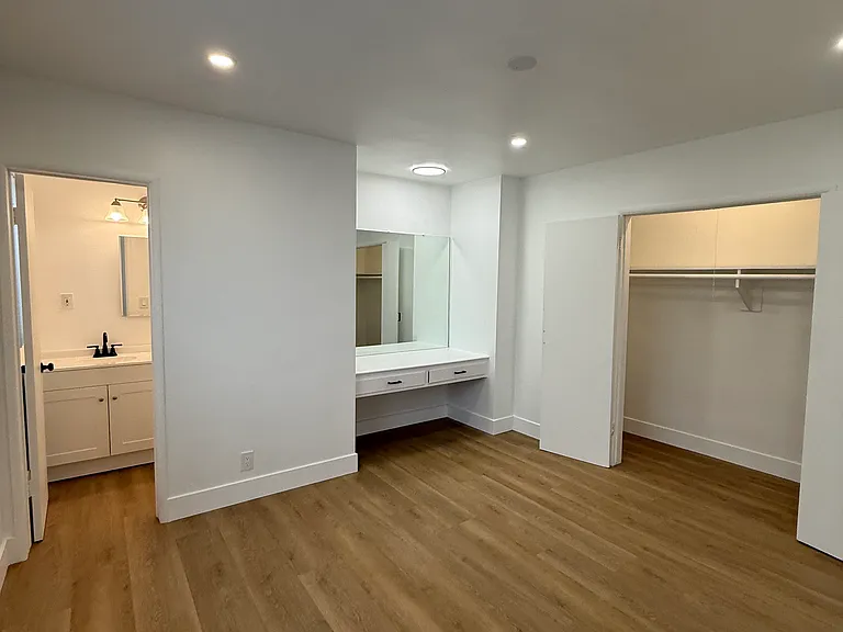 14254 Burbank Blvd #8 — Photo 9