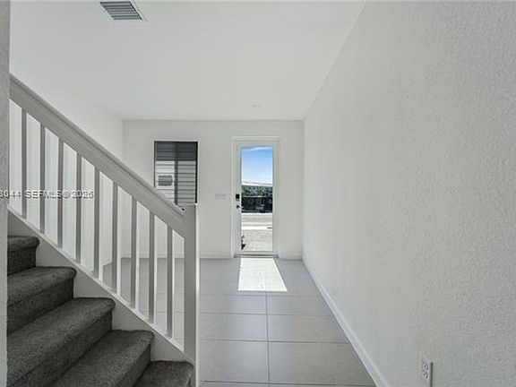 4th image of 701 SE 13th Street Cir #Townhouse 701