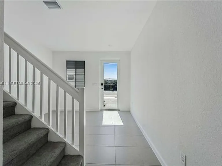 701 SE 13th Street Cir #Townhouse 701 — Photo 4
