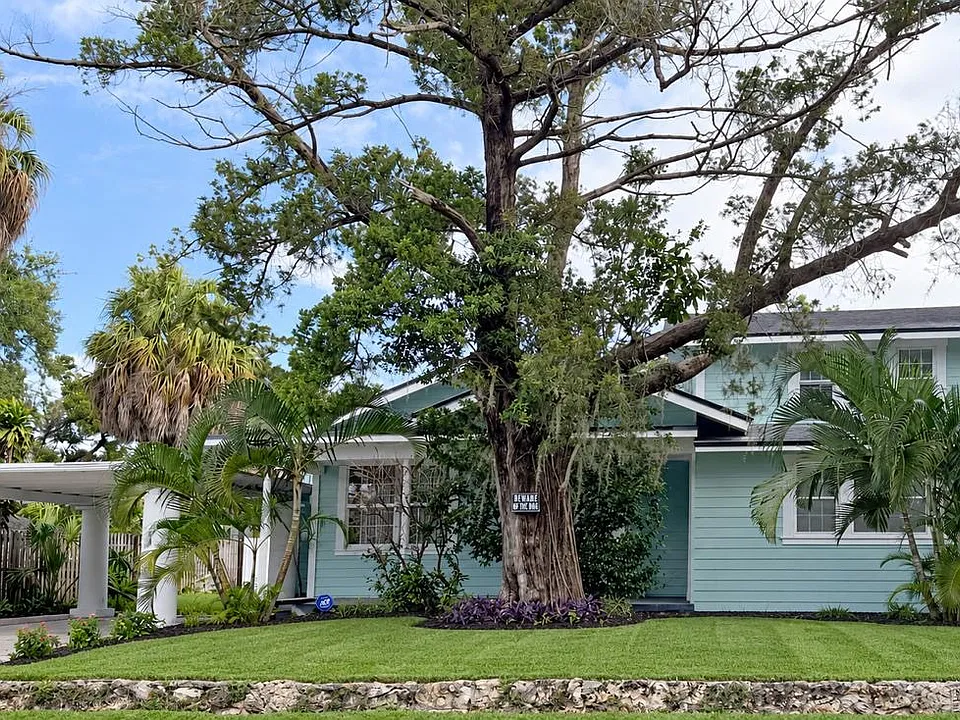 1812 12th Ave W