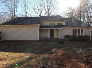 5912 Woodfield Dr, Kernersville, NC 27284