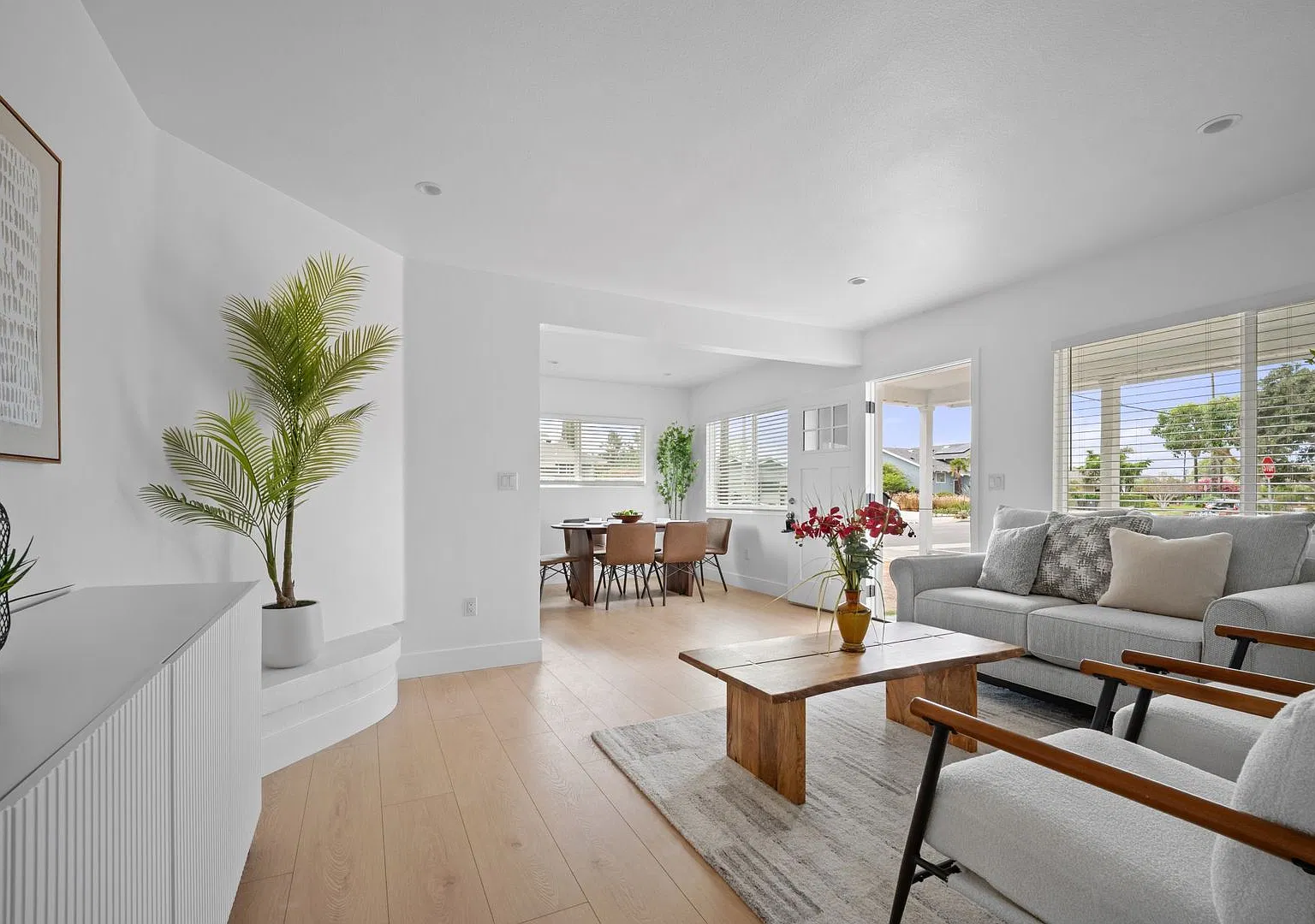 Showing Times: to schedule a viewing, please contact us — Photo 3