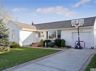 84 Berkshire Rd, Bethpage, NY 11714