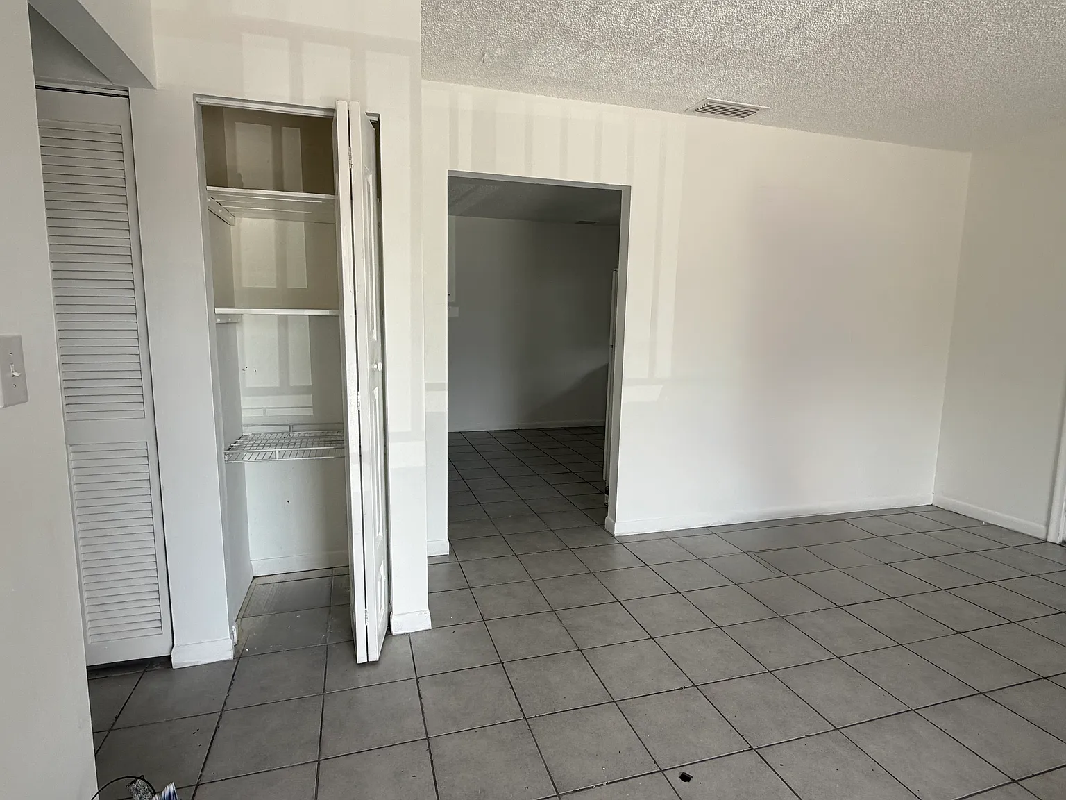 2 bed, 1100 sqft, $2,400 — Photo 4