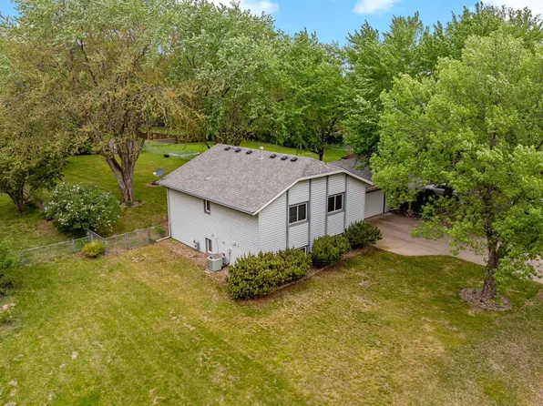 8474 Sunnyside Rd, Mounds View, MN 55112