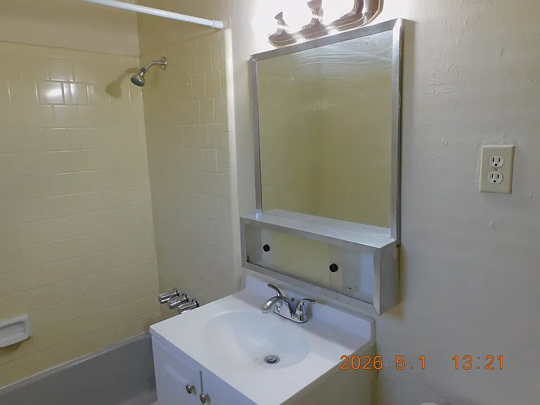 2077 S Maple Ave — Photo 6