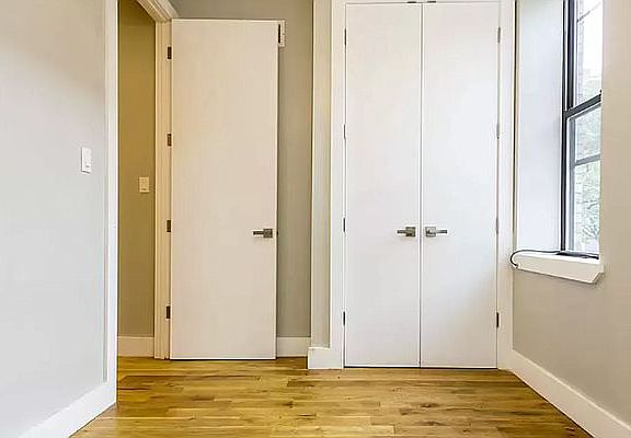 3rd image of 429 Menahan St APT 3