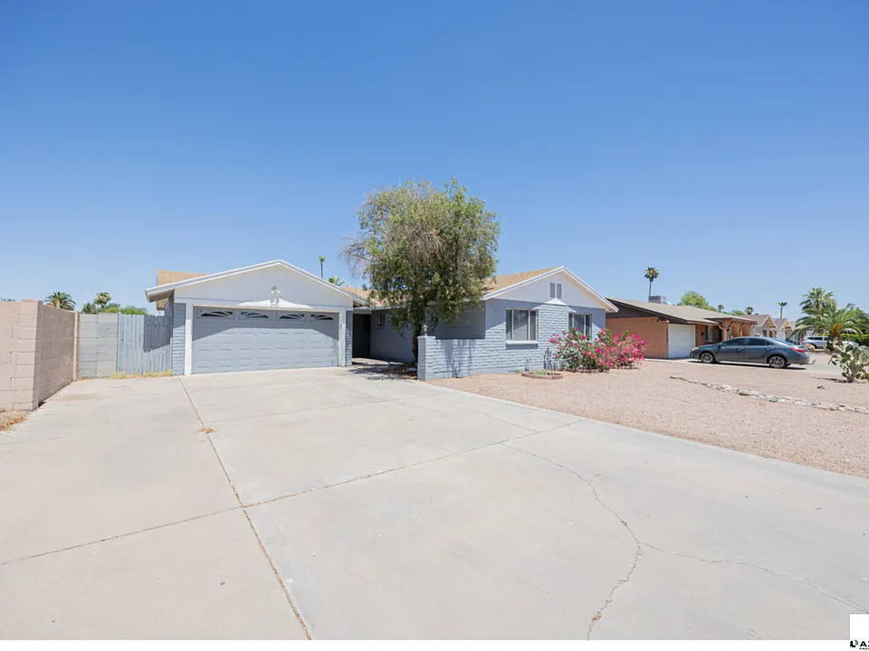 4704 S La Rosa Dr