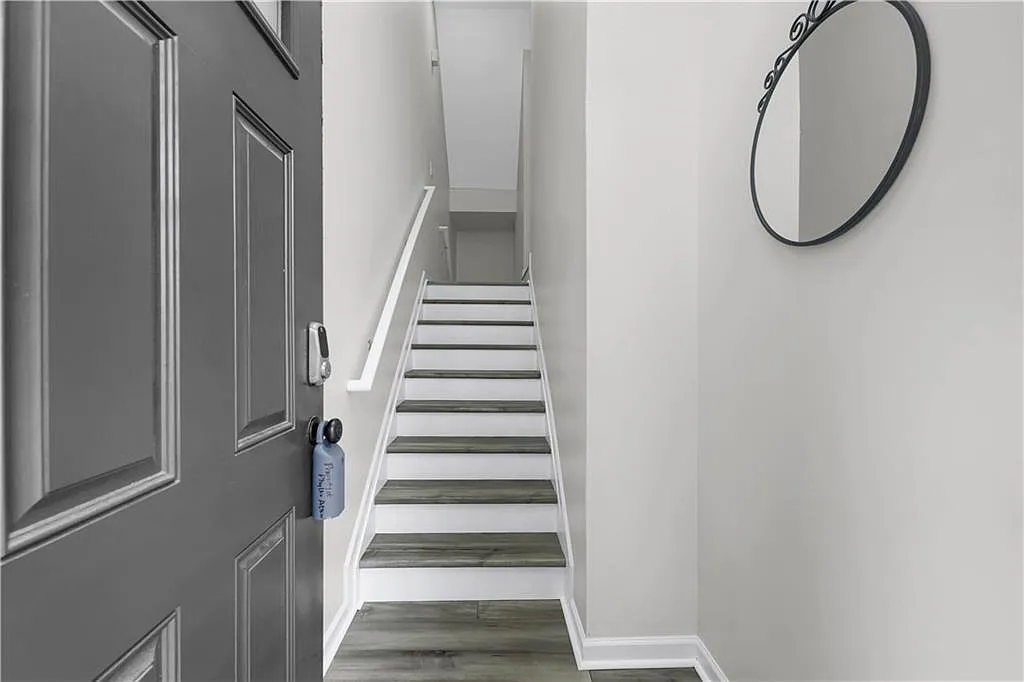 3 bed, 3.5 bath, 1326 sqft, $2,750 — Photo 3
