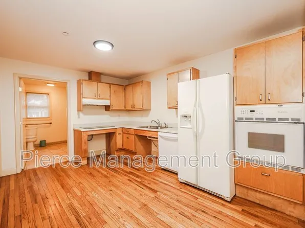 843 S Mammoth Rd Unit 2, Manchester, NH 03109