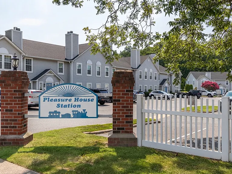 4831 Station House Ln — Photo 2