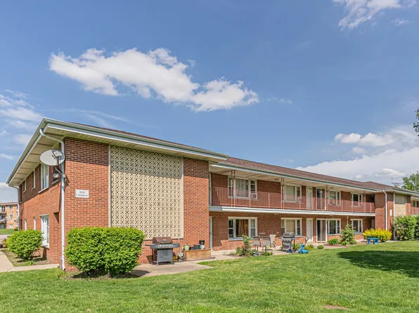 1111 E Algonquin Rd APT 11, Arlington Heights, IL 60005