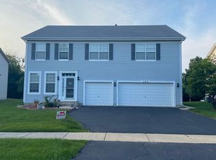 566 W Dalton Dr, Round Lake, IL 60073