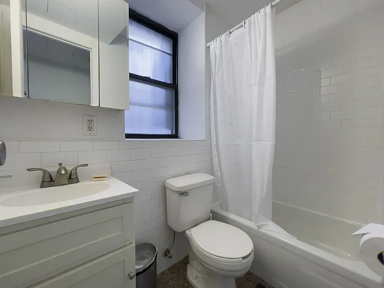 407 W 51st St #1E — Photo 9