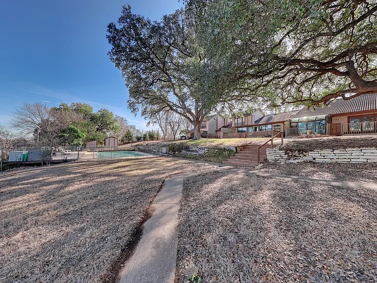 2745 Bandera Hwy — Photo 16