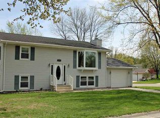 421 Sunny Lane St, Denver, IA 50622