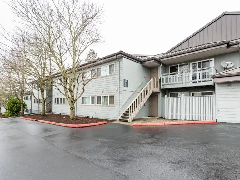 COURTYARD APTS-MUKILTEO — Photo 4