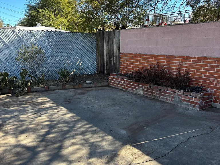 312 N Campbell Ave — Photo 5