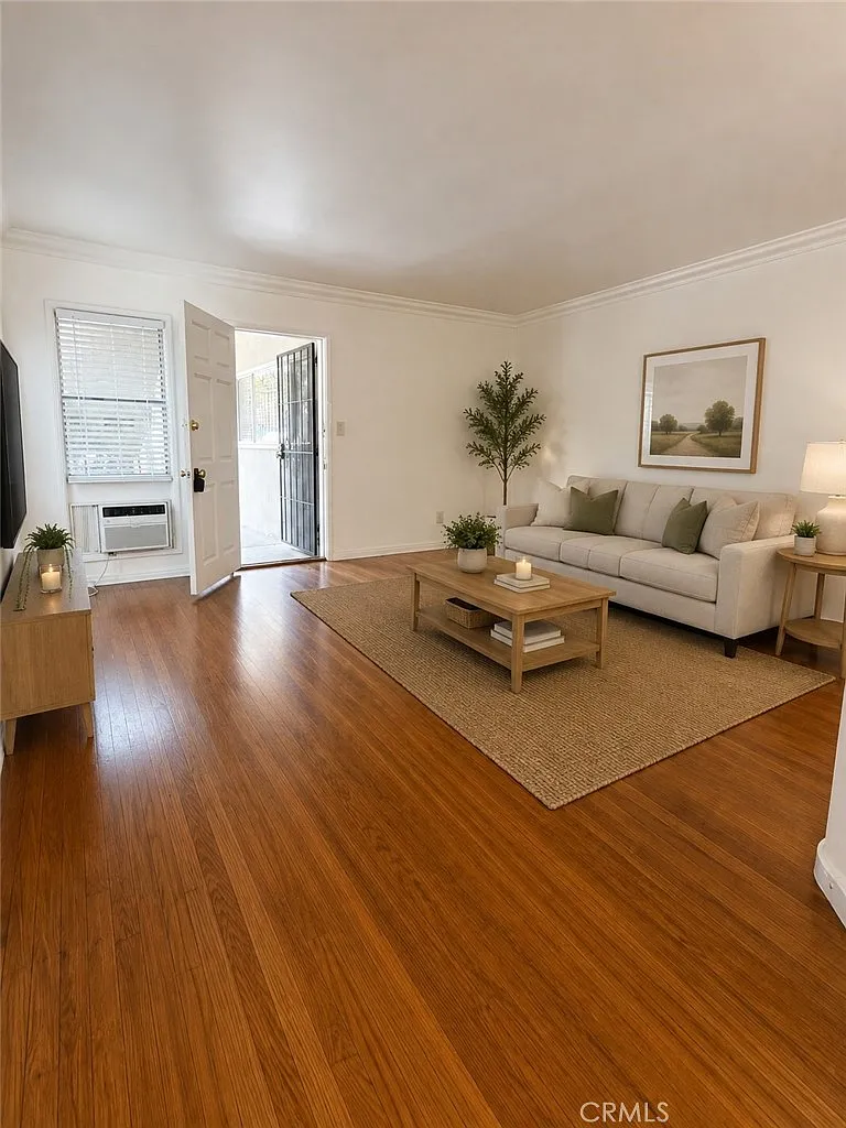 2 bed, 900 sqft, $2,950 — Photo 1