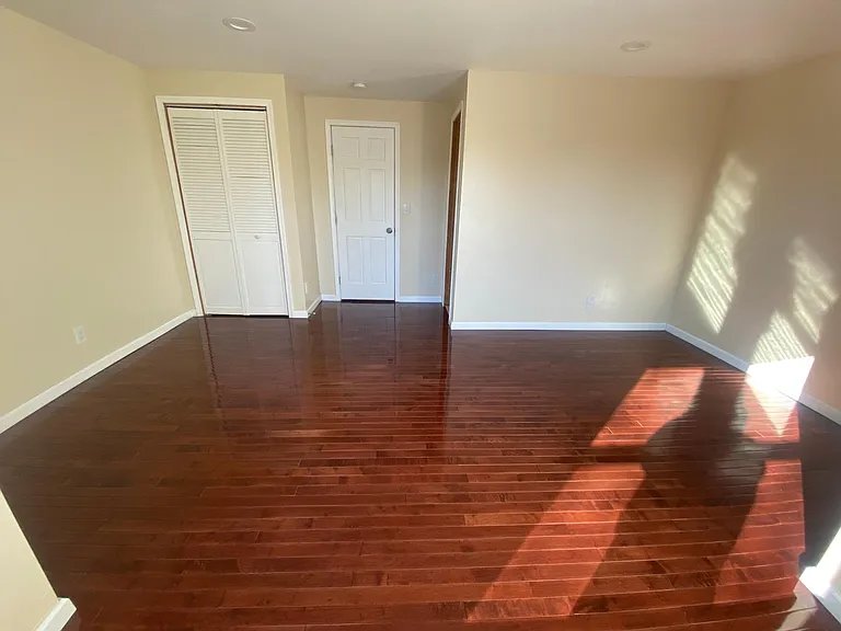 224 Woodbine St #3 — Photo 10
