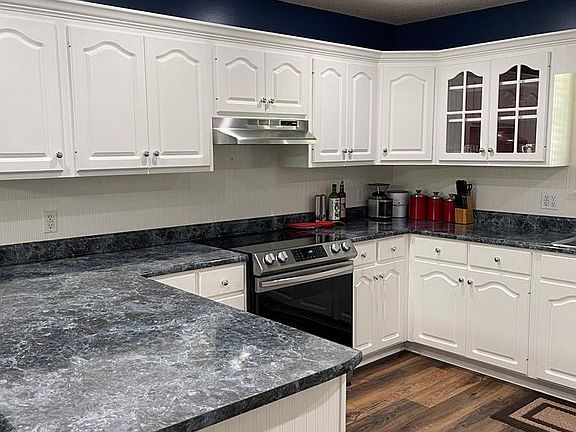 4th image of 1418 Forest Way