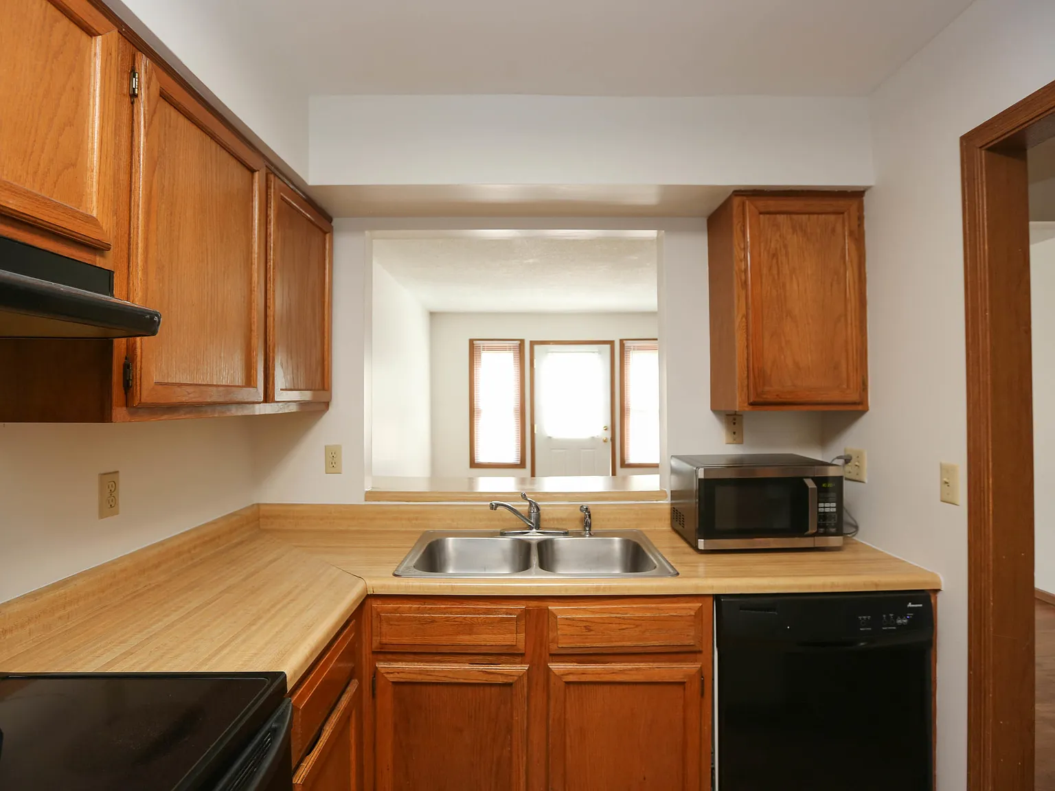 3 bed, 2.5 bath, $1,500 — Photo 4