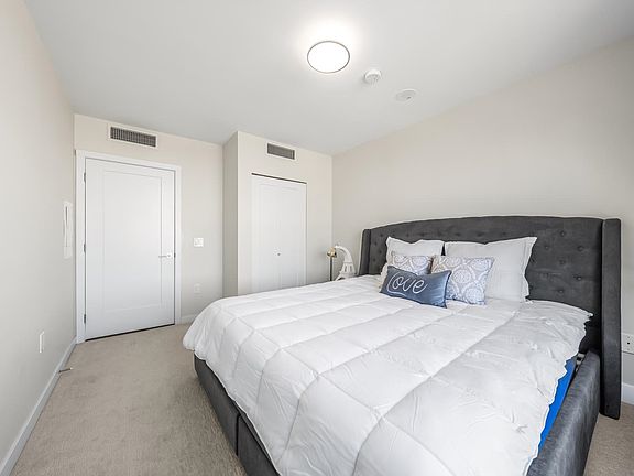 5th image of 3699 Sexsmith Rd #711