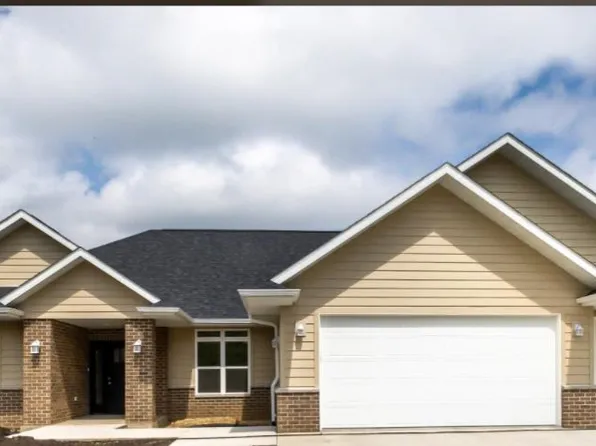 8752 Cambria Dr, Dubuque, IA 52003