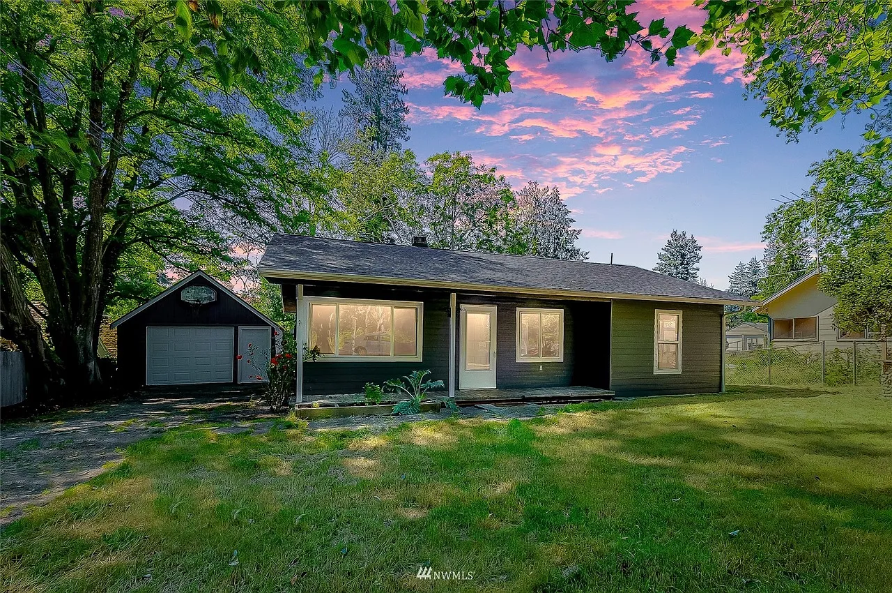 3 bed, 1008 sqft, $2,350 — Photo 1