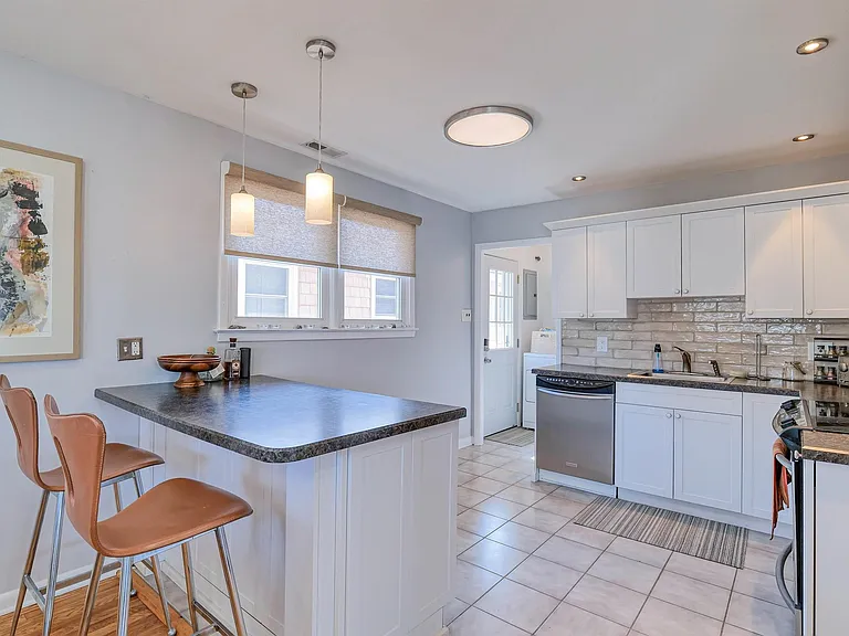 7000 Winchester Ave #TOP FLOOR — Photo 12