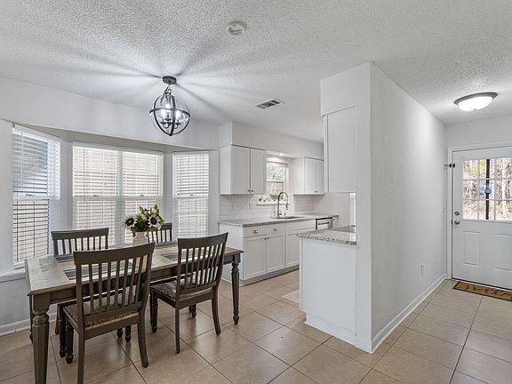 4th image of 73 Kelly Way