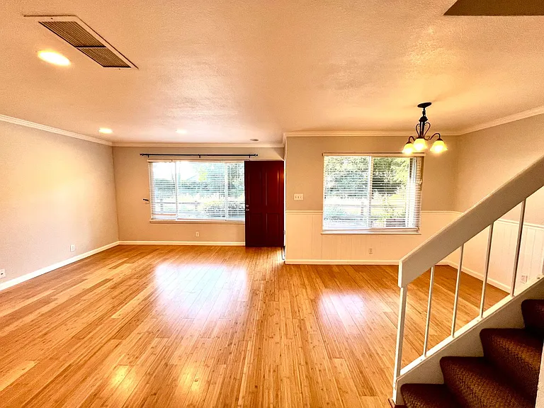 162 Lawnview Cir — Photo 4