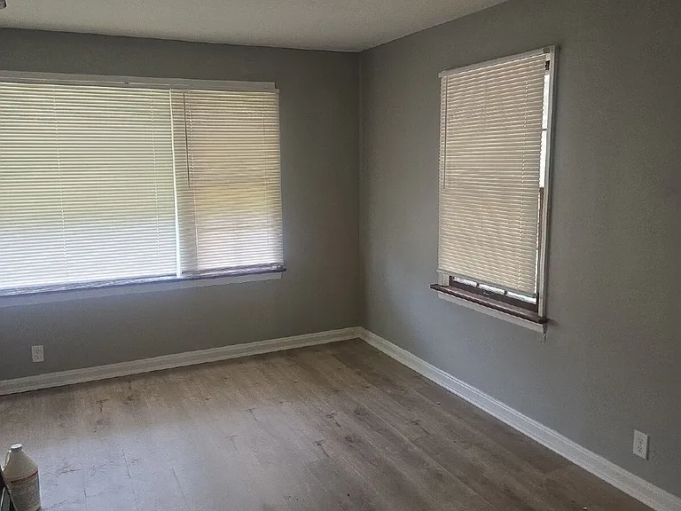 7839 Underhill Dr — Photo 2