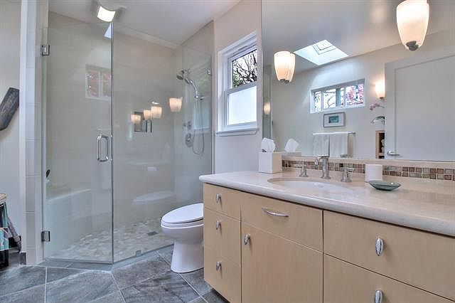 1st image of 2425 Woodland Ave