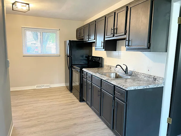 36155 Theresa St #36155 — Photo 7