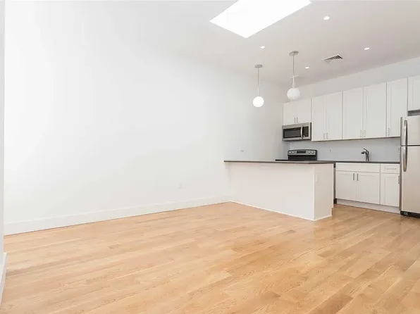 9 Grant Avenue image 4 of 11