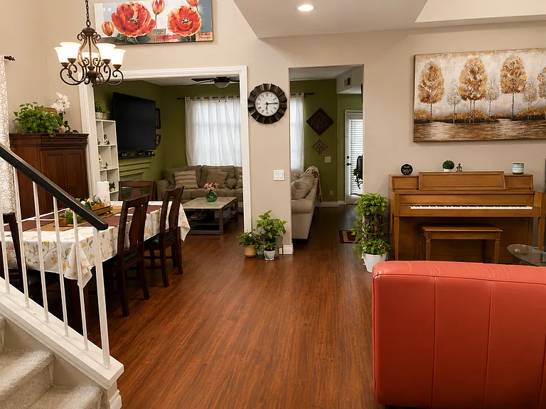 1215 Adobe Ter — Photo 2
