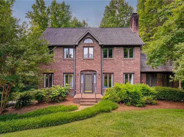 121 Rockridge Ct, Winston Salem, NC 27104