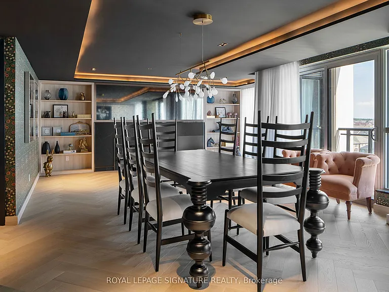 395 Dundas St W #222 — Photo 28