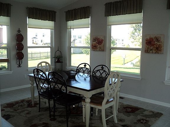 Sunny Eat-In Kitchen