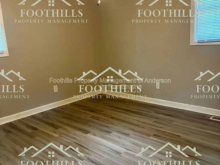 1109 Centerville Rd — Photo 4