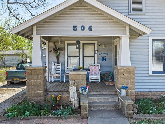 2nd image of 504 E Charles Ave