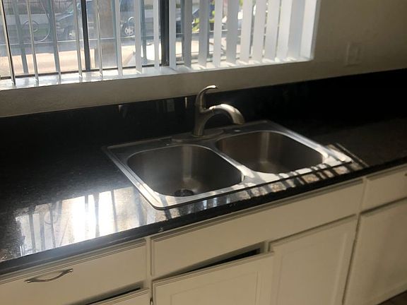 2nd image of 1050 S Westmoreland Ave APT 108