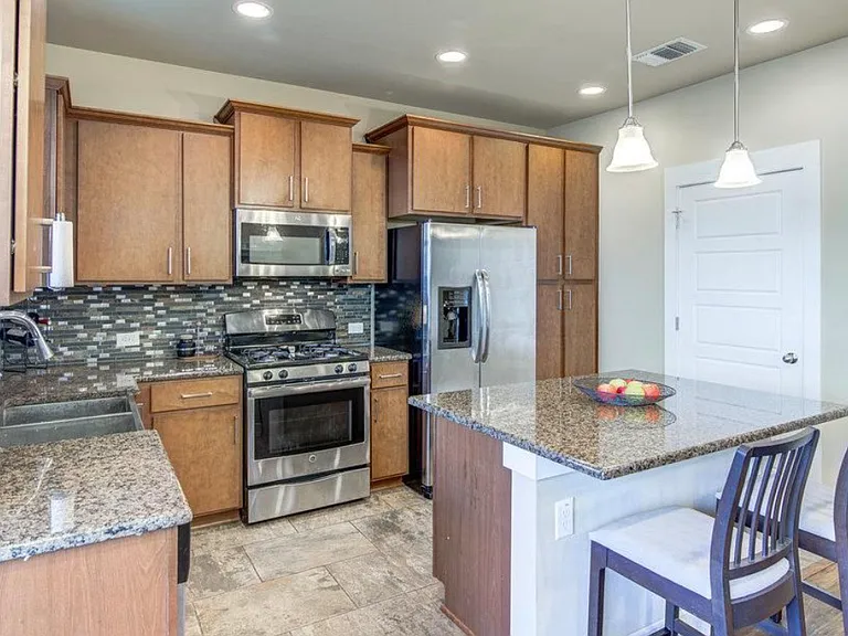 7508 Easy Wind Dr — Photo 4