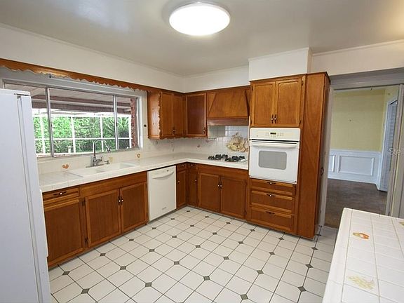 5th image of 623 Avenue D SE