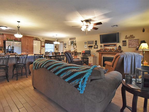 5th image of 96 W Lake Dr